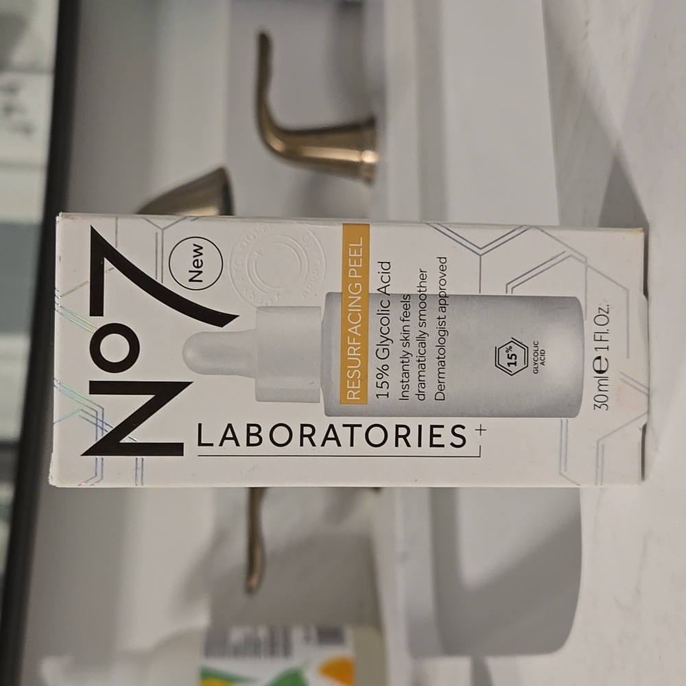 No 7 Laboratories Resurfacing Peel